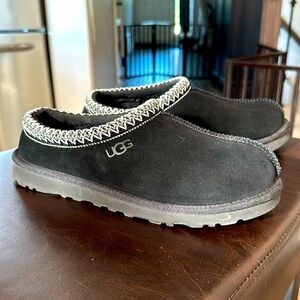 Uggs Tasman like new Size 7 men’s fits like 9 women’s